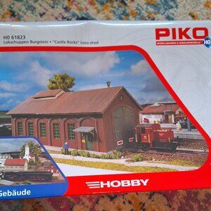 Pico HO Scale Train Locomotive Shed